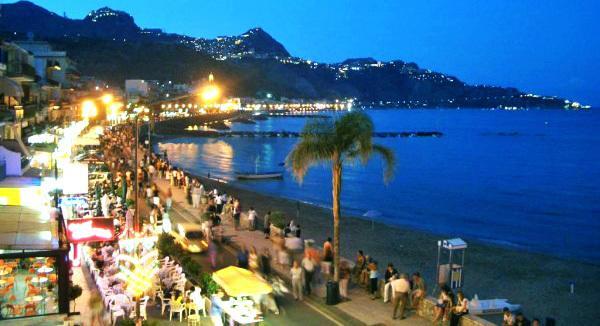 Estrellas De Mar Casa Apartment Giardini Naxos Ruang foto